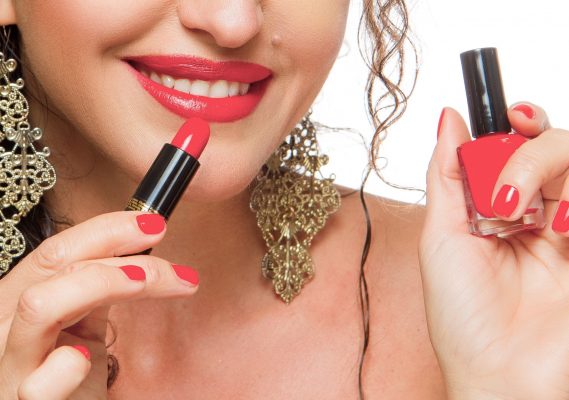 Smalto e Rossetto identici = eleganza !